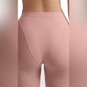 NikeSKIMS Sold Out WEIGHTLESS LAYERS V-LINE 26" LEGGING
HIMALAYAN Pink Size XS